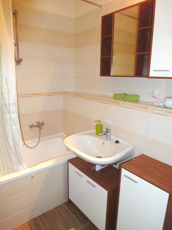 Aqua Apartmanok Pecs Bagian luar foto