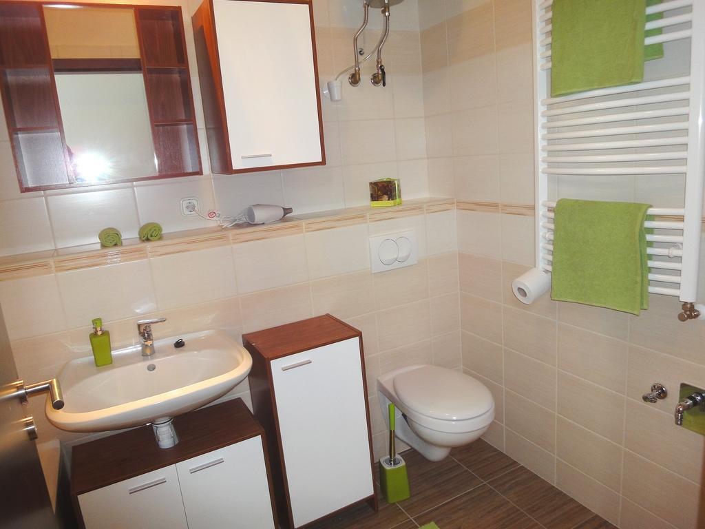 Aqua Apartmanok Pecs Ruang foto