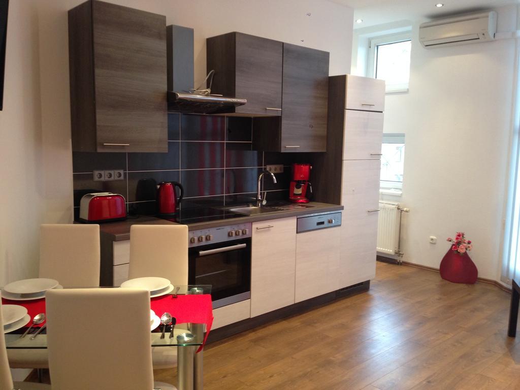 Aqua Apartmanok Pecs Ruang foto